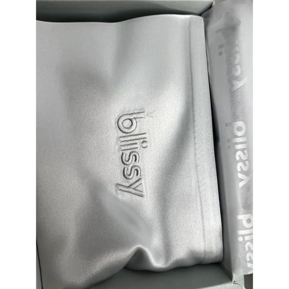 NEW! Blissy 22-Momme Silk Pillowcase Standard - Silver